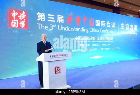 (181217) -- BEIJING, 17 déc. 2018 (Xinhua) -- Zheng Bijian, président de l'Institut chinois pour l'innovation et la stratégie de développement (CIIDS), prononce un discours liminaire lors de la 3e conférence Understanding China qui s'est tenue à Beijing, capitale de la Chine, le 17 décembre 2018. (Xinhua/Chen Yehua) CHINE-PÉKIN-COMPRÉHENSION DE LA CHINE-CONFÉRENCE (CN) PUBLICATIONxNOTxINxCHN Banque D'Images