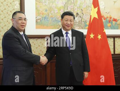 (181217) -- PÉKIN, le 17 décembre 2018 -- le président chinois Xi Jinping (R) rencontre le directeur général de la région administrative spéciale de Macao (SAR), Chui Sai On, en visite de service, à Beijing, capitale de la Chine, le 17 décembre 2018.) CHINE-BEIJING-XI RÉUNION DU CHEF DE L'EXÉCUTIF DE LA RAS DE JINPING-MACAO XIEXHUANCHI PUBLICATIONXNOTXINXCHN Banque D'Images