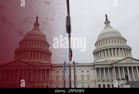 (181229) -- WASHINGTON, 29 décembre 2018 (Xinhua) -- la photo prise le 28 décembre 2018 montre le reflet de la colline du Capitole sur la porte d'une ambulance à Washington D.C., aux États-Unis. Le Sénat américain s'est réuni brièvement jeudi après-midi avant d'ajourner jusqu'à la semaine prochaine, sans signe d'accord pour mettre fin à l'impasse budgétaire qui a fermé un quart du gouvernement fédéral. La Chambre haute se réunira le lundi 31 décembre, pour une session pro forma seulement, puis retournera à la colline du Capitole pour renouveler les délibérations budgétaires le mercredi 2 janvier, un jour avant que les démocrates ne prennent le contrôle de la Ho Banque D'Images