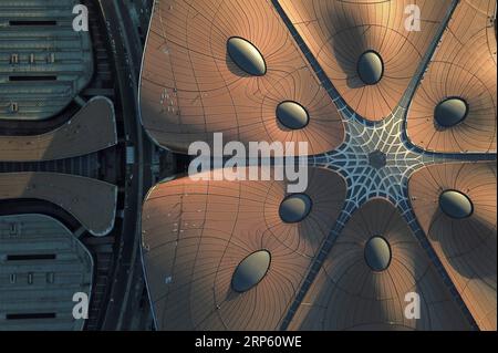 (181229) -- PÉKIN, 29 décembre 2018 -- une photo aérienne prise le 29 décembre 2018 montre l'aéroport international Beijing Daxing en construction à Pékin, capitale de la Chine. Le nouveau projet de décoration de façade de l aéroport a été achevé vendredi. L'aéroport devrait commencer ses essais d'ici septembre prochain.) CHINE-PÉKIN-NOUVEAU AIRPORT-FACADE(CN) JUXHUANZONG PUBLICATIONXNOTXINXCHN Banque D'Images