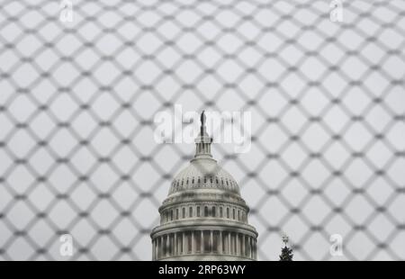 (190101) -- WASHINGTON, 1 janvier 2019 (Xinhua) -- la photo prise le 31 décembre 2018 montre la colline du Capitole à Washington D.C., aux États-Unis. Les démocrates de la Chambre auraient préparé un plan pour mettre fin à la fermeture partielle en cours du gouvernement fédéral américain, sans financement pour le mur frontalier du président Donald Trump. La chambre basse prévoit d'adopter un projet de loi sur les dépenses compensatrices jeudi lorsque le nouveau Congrès se réunit pour financer le Département de la sécurité intérieure aux niveaux actuels jusqu'au 8 février, avec 1,3 milliards de dollars américains pour la clôture des frontières et d'autres mesures de sécurité, ont rapporté plusieurs médias Banque D'Images