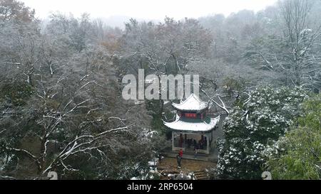 (190102) -- CHANGSHA, 2 janvier 2019 -- visite du pavillon Aiwan dans le site pittoresque de la montagne Yuelu à Changsha, capitale de la province du Hunan en Chine centrale, le 2 janvier 2019.) CHINE-CHANGSHA-YUELU MONTAGNE-NEIGE (CN) LIXGA PUBLICATIONXNOTXINXCHN Banque D'Images