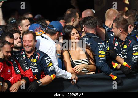 Oracle Red Bull Racing Team attend Max Verstappen (NED) Redbull Racing RB19 et Sergio Perez (MEX) Redbull Racing RB19 après 1-2 sur la course d Banque D'Images