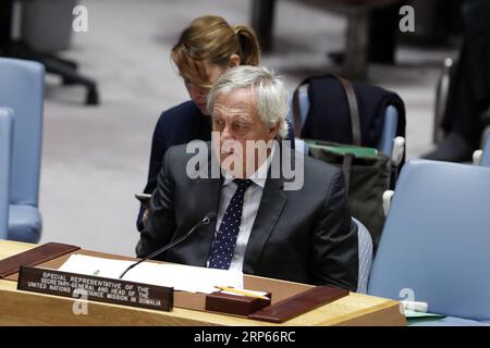 Actualités Themen der Woche KW01 Actualités Bilder des Tages (190103) -- NATIONS UNIES, 3 janvier 2018 -- Nicholas Haysom (Front), représentant spécial du Secrétaire général des Nations Unies pour la Somalie, assiste à une réunion du Conseil de sécurité sur la situation en Somalie au siège des Nations Unies à New York, le 3 janvier 2018. Le haut envoyé de l'ONU en Somalie Nicholas Haysom a averti jeudi qu'al-Shabaab reste la principale source d'insécurité en Somalie. RÉUNION-CONSEIL DE SÉCURITÉ-SOMALIE LIxMUZI PUBLICATIONxNOTxINxCHN Banque D'Images