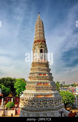 Bangkok, Thaïlande, 26 décembre 2018. Un temple en Thaïlande. Le temple est une structure haute et ornée avec de nombreux niveaux et détails complexes. Le temple Banque D'Images