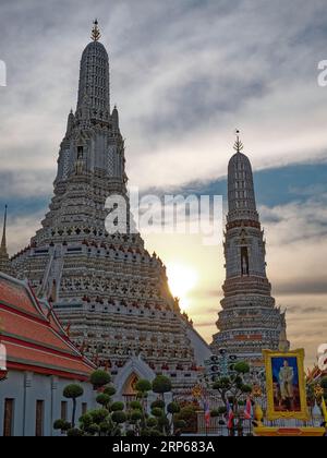 Bangkok, Thaïlande, 26 décembre 2018. Temple Wat Arun à Bangkok. Le temple est une structure haute, blanche et finement décorée avec deux flèches. TH Banque D'Images