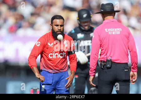 Birmingham, Royaume-Uni. 03 septembre 2023. L'Anglais Adil Rashid photographié lors d'une sortie de bowling lors du 3e match international Angleterre hommes contre Nouvelle-Zélande Vitality T20 entre l'Angleterre et la Nouvelle-Zélande au Edgbaston Cricket Ground, Birmingham, Angleterre le 3 septembre 2023. Photo de Stuart Leggett. Usage éditorial uniquement, licence requise pour un usage commercial. Aucune utilisation dans les Paris, les jeux ou les publications d'un seul club/ligue/joueur. Crédit : UK Sports pics Ltd/Alamy Live News Banque D'Images