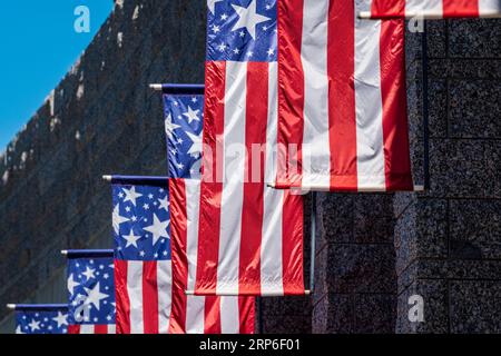 American Flags Line entrée au Mount Rushmore National Memorial ; Black Hills ; Dakota du Nord ; États-Unis Banque D'Images