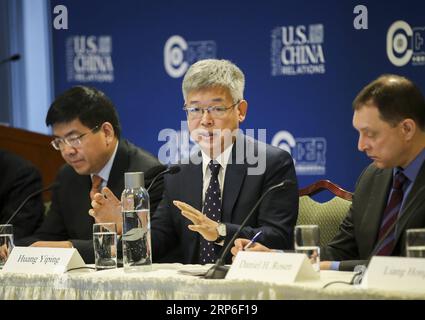 (190111) -- NEW YORK, 11 janv. 2019 (Xinhua) -- Huang Yiping (C), professeur à la National School of Development de l'Université de Pékin, prend la parole lors de Forecast : China s Economy 2019 à New York, États-Unis, le 10 janvier 2019. Prévisions : l'économie chinoise 2019, un événement organisé par le Comité national sur les relations américano-chinoises et le Centre chinois de recherche économique de l'Université de Pékin, s'est tenu ici jeudi. (Xinhua/Wang Ying) USA-NEW YORK-ECONOMISTS-CHINA S ECONOMIC OUTLOOK PUBLICATIONxNOTxINxCHN Banque D'Images