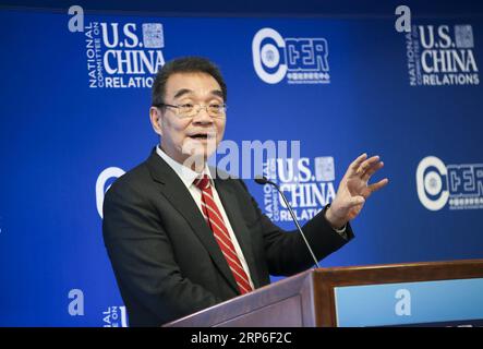 (190111) -- NEW YORK, 11 janv. 2019 (Xinhua) -- Justin Lin Yifu, professeur et doyen honoraire de la National School of Development de l'Université de Pékin, prononce un discours liminaire lors de la Forecast of China s Economy for 2019 à New York, aux États-Unis, le 10 janvier 2019. Prévisions : l'économie chinoise 2019, un événement organisé par le Comité national sur les relations américano-chinoises et le Centre chinois de recherche économique de l'Université de Pékin, s'est tenu ici jeudi. (Xinhua/Wang Ying) USA-NEW YORK-ECONOMISTS-CHINA S ECONOMIC OUTLOOK PUBLICATIONxNOTxINxCHN Banque D'Images