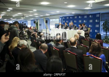 (190111) -- NEW YORK, 11 janv. 2019 (Xinhua) -- des invités assistent à une table ronde lors de la Forecast of China s Economy for 2019 à New York, aux États-Unis, le 10 janvier 2019. Prévisions : l'économie chinoise 2019, un événement organisé par le Comité national sur les relations américano-chinoises et le Centre chinois de recherche économique de l'Université de Pékin, s'est tenu ici jeudi. (Xinhua/Wang Ying) USA-NEW YORK-ECONOMISTS-CHINA S ECONOMIC OUTLOOK PUBLICATIONxNOTxINxCHN Banque D'Images