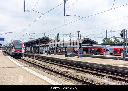 Bahnhof SBB (Gare ferroviaire) Rapperswil, Güterstrasse, Rapperswil-Jona, Canton de St. Gallen, Suisse Banque D'Images