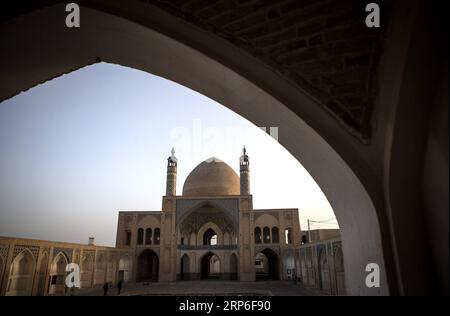 (190111) -- KASHAN (IRAN), 11 janvier 2019 -- une photo prise le 10 janvier 2019 montre une vue de la mosquée Agha Bozorg à Kashan, Iran.) IRAN-KASHAN-LANDMARK-SCENERY AhmadxHalabisaz PUBLICATIONxNOTxINxCHN Banque D'Images