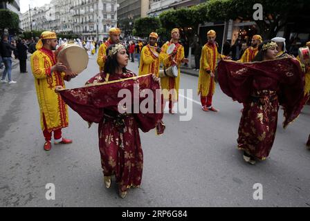 (190112) -- ALGER, 12 janv. 2019 () -- les Amazighs algériens (Berbères) célèbrent le nouvel an amazigh connu sous le nom de Yennayer à Alger, Algérie, le 12 janvier 2019. Les Amazighs en Algérie ont célébré leur nouvel an samedi pour la deuxième fois en tant que jour férié national. () ALGÉRIE-ALGER-AMAZIGH NOUVEL AN-CÉLÉBRATION XINHUA PUBLICATIONXNOTXINXCHN Banque D'Images