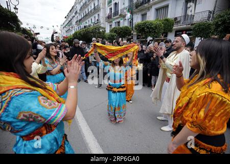 (190112) -- ALGER, 12 janv. 2019 () -- les Amazighs algériens (Berbères) célèbrent le nouvel an amazigh connu sous le nom de Yennayer à Alger, Algérie, le 12 janvier 2019. Les Amazighs en Algérie ont célébré leur nouvel an samedi pour la deuxième fois en tant que jour férié national. () ALGÉRIE-ALGER-AMAZIGH NOUVEL AN-CÉLÉBRATION XINHUA PUBLICATIONXNOTXINXCHN Banque D'Images