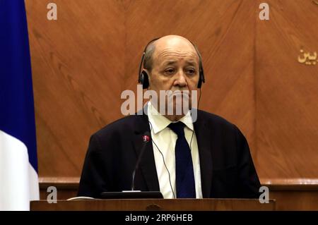 (190113) -- AMMAN, le 13 janvier 2019 -- Jean-Yves le Drian, ministre français des Affaires étrangères en visite, assiste à une conférence de presse conjointe avec le ministre jordanien des Affaires étrangères Ayman Safadi (absent de la photo) à Amman, Jordanie, le 13 janvier 2019. Le ministre jordanien des Affaires étrangères Ayman Safadi a déclaré dimanche que la France et la Jordanie étaient d’accord sur le fait que l’absence de solution au conflit israélo-palestinien menace la sécurité du Moyen-Orient. JORDAN-AMMAN-FRANCE-FM-PRESS CONFERENCE MOHAMMADXABUXGHOSH PUBLICATIONXNOTXINXCHN Banque D'Images