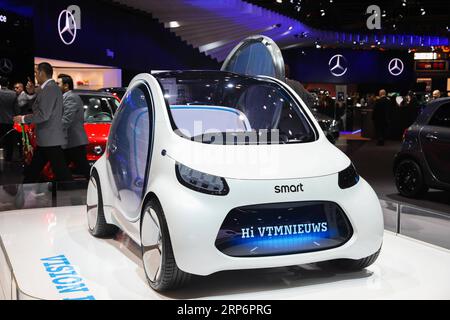 (190118) -- BRUXELLES, le 18 janvier 2019 -- Un véhicule concept Smart vision EQ fortwo est présenté au 97e salon de l'automobile de Bruxelles à Brussels Expo à Bruxelles, Belgique, le 18 janvier 2019. Le 97e salon de l'automobile de Bruxelles sera ouvert au public du 19 au 27 janvier. ) BELGIQUE-BRUXELLES-SALON AUTOMOBILE ZhengxHuansong PUBLICATIONxNOTxINxCHN Banque D'Images