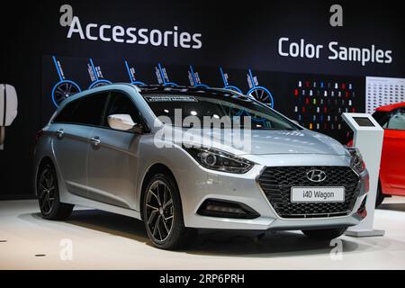 (190118) -- BRUXELLES, le 18 janvier 2019 -- Une Hyundai i40 Wagon est présentée lors de sa première mondiale au 97e salon de l'automobile de Bruxelles au Brussels Expo à Bruxelles, Belgique, le 18 janvier 2019. Le 97e salon de l'automobile de Bruxelles sera ouvert au public du 19 au 27 janvier. ) BELGIQUE-BRUXELLES-SALON AUTOMOBILE ZhengxHuansong PUBLICATIONxNOTxINxCHN Banque D'Images