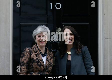 (190121) -- LONDRES, le 21 janvier 2019 -- la première ministre britannique Theresa May (L) rencontre la première ministre néo-zélandaise Jacinda Ardern au 10 Downing Street, à Londres, en Grande-Bretagne, le 21 janvier 2019.) BRITAIN-LONDRES-MAI-NOUVELLE-ZÉLANDE-PM-MEETING TIMXIRELAND PUBLICATIONXNOTXINXCHN Banque D'Images