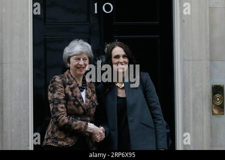 (190121) -- LONDRES, le 21 janvier 2019 -- la première ministre britannique Theresa May (L) rencontre la première ministre néo-zélandaise Jacinda Ardern au 10 Downing Street, à Londres, en Grande-Bretagne, le 21 janvier 2019.) BRITAIN-LONDRES-MAI-NOUVELLE-ZÉLANDE-PM-MEETING TIMXIRELAND PUBLICATIONXNOTXINXCHN Banque D'Images