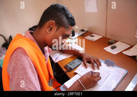 (190123) -- BEIJING, le 23 janvier 2019 -- Un travailleur travaille sur le chantier de la ville portuaire de Colombo, Colombo, Sri Lanka, le 8 juin 2018.) Xinhua Headlines : une ville à émerger de la mer - Chine, Sri Lanka construire conjointement la perle brillante de l'océan Indien ZhuxRuiqing PUBLICATIONxNOTxINxCHN Banque D'Images