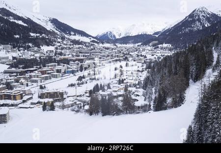 (190124) -- PÉKIN, 24 janvier 2019 -- la photo prise le 22 janvier 2019 montre le paysage de neige à Davos, en Suisse. Xinhua Headlines : avec la mondialisation à la croisée des chemins, les propositions de la Chine restent populaires XuxJinquan PUBLICATIONxNOTxINxCHN Banque D'Images