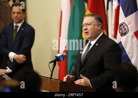 (190126) -- NATIONS UNIES, 26 janvier 2019 -- le secrétaire d'État américain Mike Pompeo (à droite) s'adresse à la presse sur la situation au Venezuela, au siège des Nations Unies à New York, le 26 janvier 2019. Pompeo a participé samedi à une réunion d'urgence du Conseil de sécurité des Nations Unies sur la situation au Venezuela. ) CONSEIL DE SÉCURITÉ-VENEZUELA-ÉTATS-UNIS-POMPEO LIXMUZI PUBLICATIONXNOTXINXCHN Banque D'Images