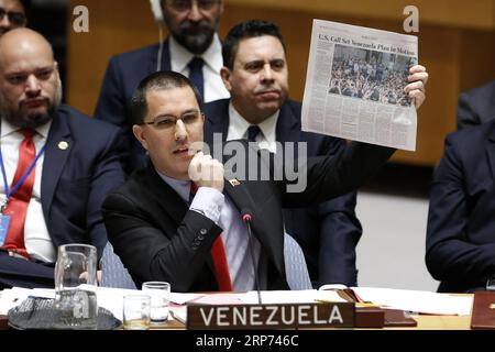 (190126) -- NATIONS UNIES, 26 janvier 2019 -- le ministre vénézuélien des Affaires étrangères Jorge Arreaza tient un exemplaire du Wall Street Journal lorsqu'il s'adresse à une réunion d'urgence du Conseil de sécurité des Nations Unies sur la situation au Venezuela, au siège des Nations Unies à New York, le 26 janvier 2019.) ONU-CONSEIL DE SÉCURITÉ-VENEZUELA-REUNION D'URGENCE LIXMUZI PUBLICATIONXNOTXINXCHN Banque D'Images