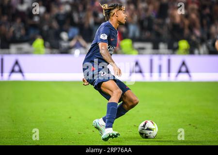 Decines-Charpieu, France, France. 3 septembre 2023. Bradley BARCOLA du PSG lors du match de Ligue 1 opposant l’Olympique Lyonnais (OL) au Paris Saint-Germain (PSG) au Groupama Stadium le 03 septembre 2023 à Decines-Charpieu près de Lyon. (Image de crédit : © Matthieu Mirville/ZUMA Press Wire) USAGE ÉDITORIAL SEULEMENT! Non destiné à UN USAGE commercial ! Banque D'Images