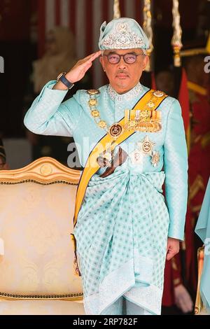 (190131) -- KUALA LUMPUR, 31 janv. 2019 (Xinhua) -- le sultan Abdullah Sultan Ahmad Shah assiste à la cérémonie de bienvenue sur la place du Parlement à Kuala Lumpur, Malaisie, le 31 janvier 2019. Le sultan Abdullah Sultan Ahmad Shah a prêté serment en tant que 16e roi de Malaisie lors d une cérémonie au palais national jeudi. La Malaisie est une monarchie constitutionnelle, avec neuf sultans ou dirigeants, qui dirigent leur État respectif et agissent en tant que chef religieux, à tour de rôle comme roi pour un mandat de cinq ans. (Xinhua/Zhu Wei) MAYLASIA-KUALA LUMPUR-NOUVEAU ROI PUBLICATIONxNOTxINxCHN Banque D'Images