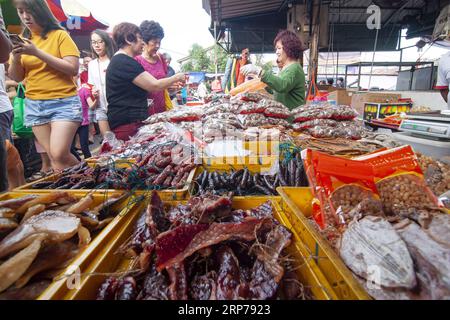 (190201) -- KUALA LUMPUR, 1 février 2019 -- magasin chinois local pour la préparation du nouvel an lunaire chinois à venir sur un marché à Taman Muda de Selangor, Malaisie, le 1 février 2019. Cette année, le nouvel an lunaire, ou Festival du printemps, commence le 5 février. ) MALAISIE-SELANGOR-CHINOIS PRÉPARATION DU NOUVEL AN CHONGXVOONXCHUNG PUBLICATIONXNOTXINXCHN Banque D'Images