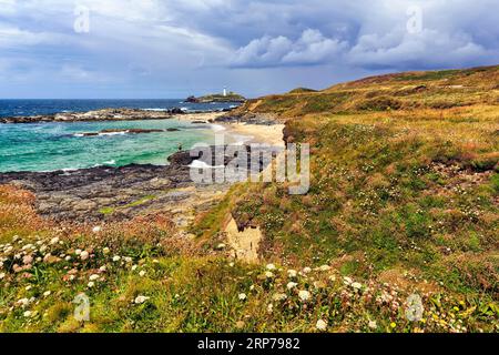 South West Coast Path, littoral avec Godrevy Island et phare, zone de conservation du paysage, National Trust, Gwithian, St Ives Bay, Cornwall Banque D'Images