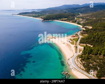 Vue aérienne, plage EMA UMD Toroni Beach, Toroni, Torone, Sithonia, Chalkidiki, Macédoine centrale, Grèce Banque D'Images
