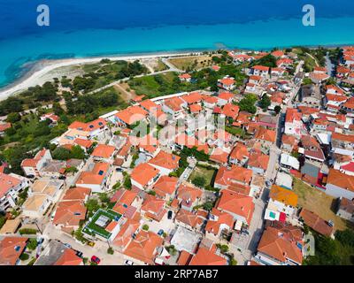 Vue aérienne, Afytos, Afitos, Athitos, péninsule de Kassandra, Chalkidiki, Grèce Banque D'Images