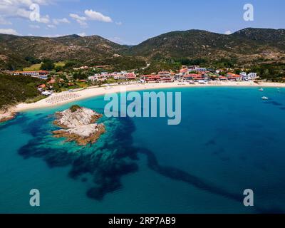 Vue aérienne, rochers et plage, Kalamitsi, Sithonia, Chalkidiki, Macédoine centrale, Grèce Banque D'Images