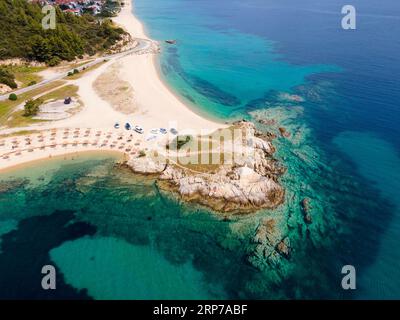 Vue aérienne, plage EMA, Toroni, Torone, Sithonia, Chalcidique, Macédoine centrale, Grèce Banque D'Images