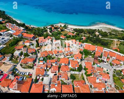 Vue aérienne, Afytos, Afitos, Athitos, péninsule de Kassandra, Chalkidiki, Grèce Banque D'Images