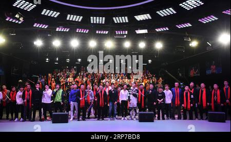 (190202) -- BEIJING, 2 février 2019 (Xinhua) -- joueurs et entraîneurs posent pour une photo après la fête organisée par l'équipe chinoise de tennis de table pour célébrer le Festival du printemps à Beijing, en Chine, le 2 février 2019. (Xinhua/Jia Yuchen) (SP)CHINE-PÉKIN-TENNIS DE TABLE-SPRING FESTIVAL PUBLICATIONxNOTxINxCHN Banque D'Images