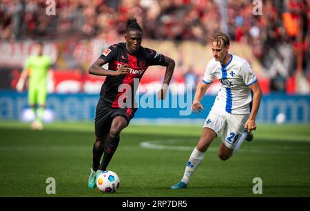 Leverkusen, Allemagne. 02 septembre 2023. Odilon Kossounou (Leverkusen), Oscar Vilhelmsson (SVD) Bayer Leverkusen - SV Darmstadt 98 02.09.2023 Copyright Banque D'Images