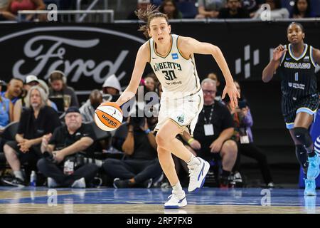 Chicago, États-Unis. 03 septembre 2023. Chicago, États-Unis, 3 septembre 2023 : Breanna Stewart (30 New York Liberty) en action lors du match entre le Chicago Sky et le New York Liberty le dimanche 3 septembre 2023 à la Wintrust Arena, Chicago, États-Unis. (PAS D'UTILISATION COMMERCIALE) (Shaina Benhiyoun/SPP) crédit : SPP Sport Press photo. /Alamy Live News Banque D'Images