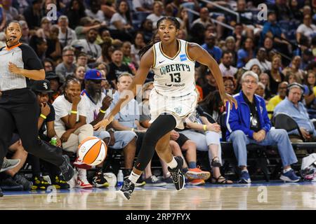 Chicago, États-Unis. 03 septembre 2023. Chicago, États-Unis, 3 septembre 2023 : Jocelyn Willoughby (13 New York Liberty) en action lors du match entre le Chicago Sky et le New York Liberty le dimanche 3 septembre 2023 à la Wintrust Arena, Chicago, États-Unis. (PAS D'UTILISATION COMMERCIALE) (Shaina Benhiyoun/SPP) crédit : SPP Sport Press photo. /Alamy Live News Banque D'Images