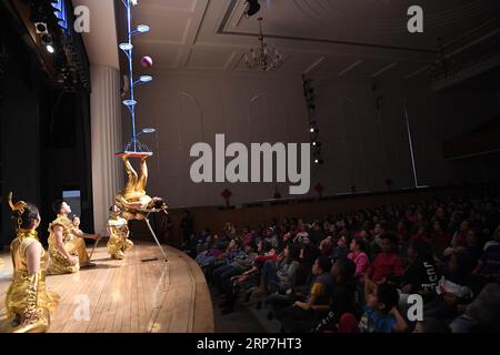 (190207) -- WASHINGTON, 7 février 2019 (Xinhua) -- des artistes se produisent au Maryland Hall for the Creative Arts à Annapolis, Maryland, États-Unis, le 5 février 2019. POUR ALLER AVEC la caractéristique : l'artisanat chinois, les spectacles apportent l'ambiance du nouvel an lunaire aux Américains. (Xinhua/Liu Jie) US-SPRING FESTIVAL-CHINESE CRAFTS-PERFORMANCES PUBLICATIONxNOTxINxCHN Banque D'Images