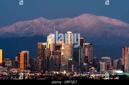 (190208) -- PÉKIN, 8 février 2019 (Xinhua) -- la photo prise le 6 février 2019 montre une vue du centre-ville de Los Angeles après la pluie aux États-Unis. (Xinhua/Qian Weizhong) PHOTOS XINHUA DU JOUR PUBLICATIONxNOTxINxCHN Banque D'Images