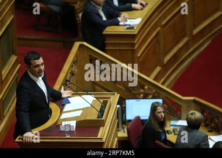 (190208) -- ATHÈNES, le 8 février 2019 -- le Premier ministre grec Alexis Tsipras (L, Front) s'adresse aux législateurs grecs sur le protocole d'adhésion à l'OTAN de l'ex-République yougoslave de Macédoine (ARYM), à Athènes, Grèce, le 8 février 2019. Le Parlement grec a approuvé vendredi le protocole sur l'adhésion de l'ex-République yougoslave de Macédoine (ARYM) à l'Organisation du Traité de l'Atlantique Nord (OTAN) sous son nouveau nom de République de Macédoine du Nord. GRÈCE-ATHÈNES-ARYM-ADHÉSION À L'OTAN APPROBATION DU PROTOCOLE MARIOSXLOLOS PUBLICATIONXNOTXINXCHN Banque D'Images