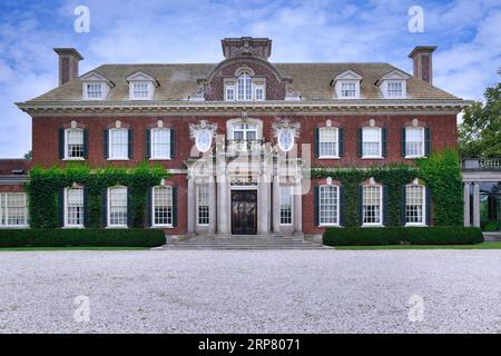 Ancien manoir de Westbury sur long Island, aujourd'hui un musée entouré de jardins élaborés Banque D'Images