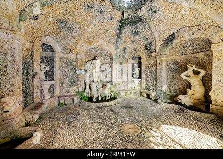 Grotte, Dieu marin Neptune, Grotta di Nettuno, Baroque, Parc ou jardin, Villa Garzoni, Giardino Garzoni, Collodi, Pescia, province de Pistoia, Toscane Banque D'Images