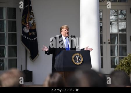 (190215) -- WASHINGTON, le 15 février 2019 -- le président américain Donald Trump prend la parole à la Rose Garden à la Maison Blanche à Washington D.C., aux États-Unis, le 15 février 2019. Trump a annoncé vendredi qu'il signerait une urgence nationale pour étendre le mur frontalier entre les États-Unis et le Mexique et faire pression pour sa promesse de campagne de signature. ETATS-UNIS-WASHINGTON D.C.-TRUMP-URGENCE NATIONALE HUXYOUSONG PUBLICATIONXNOTXINXCHN Banque D'Images