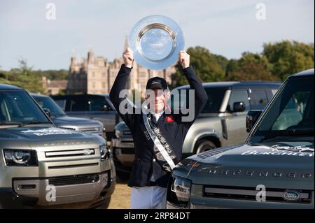 Stamford, Royaume-Uni. 3 septembre 2023. Oliver Townend après avoir remporté les Defender Burghley Horse Trials 2023 qui se sont déroulés sur le terrain de Burghley House à Stamford, Lincolnshire, Angleterre, Royaume-Uni. Crédit : Jonathan Clarke/Alamy Live News Banque D'Images