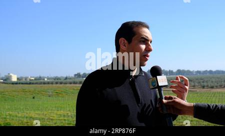 (190220) -- ROMMANI, 20 février 2019 -- Mamoun Sayah, directeur général de la société agricole marocaine Red Farm, reçoit une entrevue avec Xinhua à Rommani, Maroc, le 8 février 2019. La participation de l entreprise agricole marocaine Red Farm à la première China International Import Expo (CIIE) commence à porter ses fruits. Son directeur général Mamoun Sayah a déclaré à Xinhua qu'il retournerait en Chine fin février pour choisir un importateur exclusif pour les vins de son entreprise sur le marché chinois. POUR ALLER AVEC caractéristique : cave marocaine frappe à la porte du gigantesque marché chinois Chen Binjie) MAROC Banque D'Images