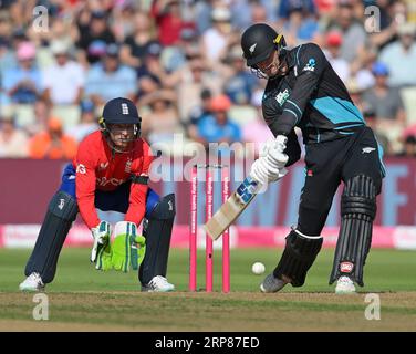 Birmingham 3 septembre : Finn Allen de Nouvelle-Zélande en action au bâton avec WC Jos Buttler d'Angleterre à la recherche pendant la troisième Vitality T20 International England Men v New Zealand Men à Edgbaston le 2023 septembre Birmingham Angleterre . Banque D'Images